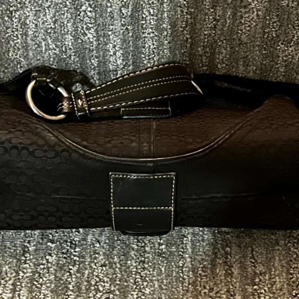 Coach Purse - great condition! - Picture 4 of 8